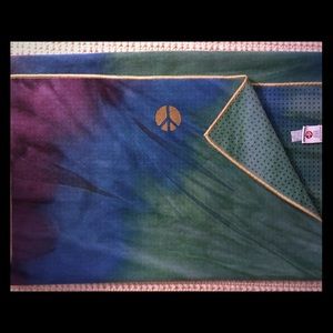 Manduka Yogitoes Yoga Mat Towel - Peacock